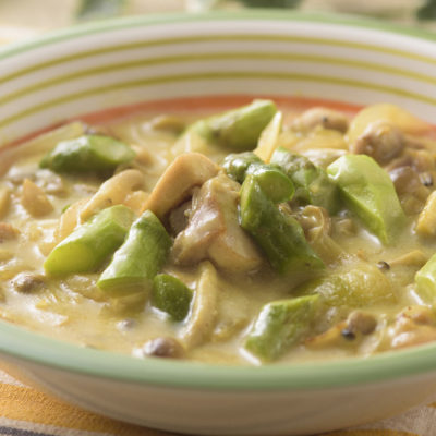Simmered Asparagus and Chicken in Creamy Sauce